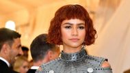Zendaya in Versace (Image via Getty)